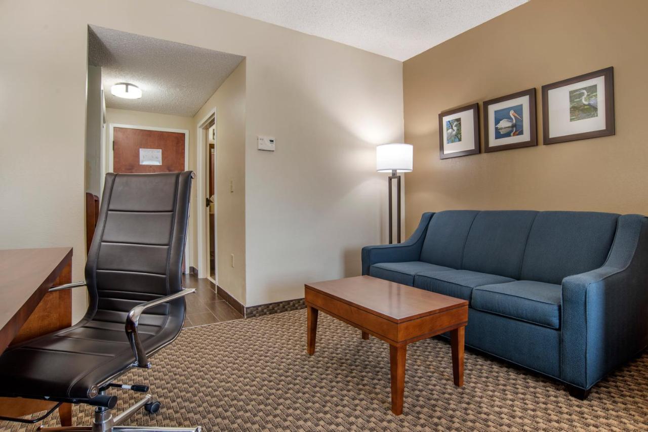 Comfort Suites Tallahassee Capitol - University Area Exterior photo