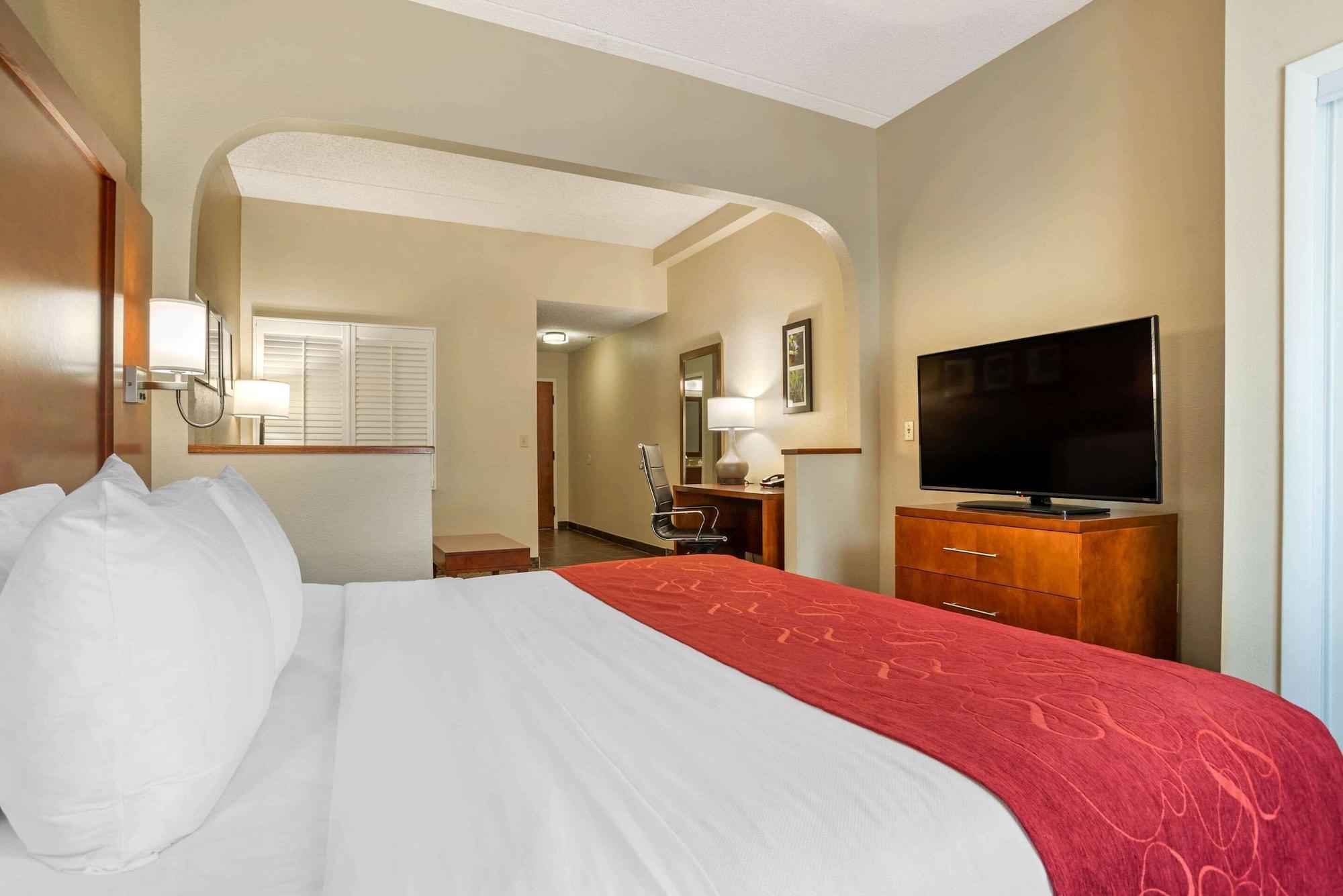 Comfort Suites Tallahassee Capitol - University Area Exterior photo