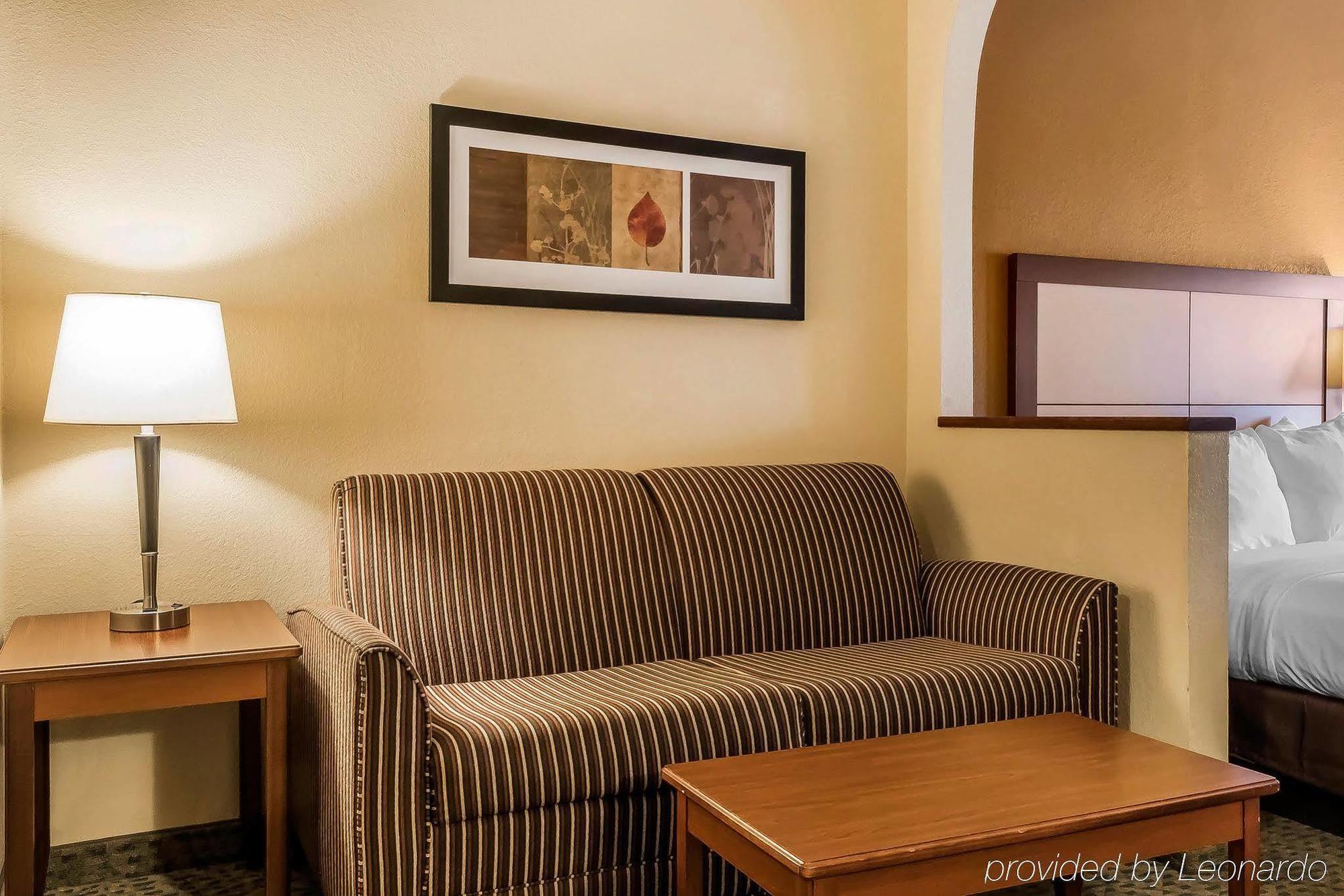 Comfort Suites Tallahassee Capitol - University Area Exterior photo